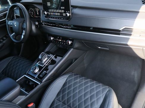 Used 2023 Mitsubishi Outlander SEL image 32