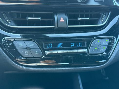 Used 2018 Toyota C-HR XLE FWD image 26