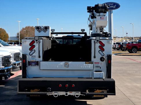 New 2024 Ford F550 4x4 SuperCab Super Duty image 5