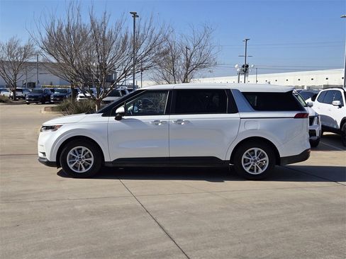 Certified 2024 Kia Carnival LX image 12