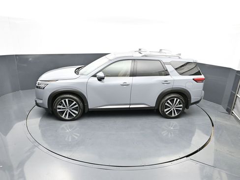 Certified 2024 Nissan Pathfinder Platinum w/ Cargo Package AWD/4WD image 45