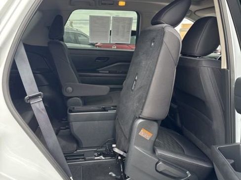 Used 2025 Nissan Pathfinder SV w/ SV Premium Package image 22