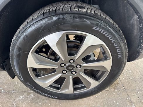 Certified 2024 Ford Escape Platinum w/ Premium Technology Package image 19