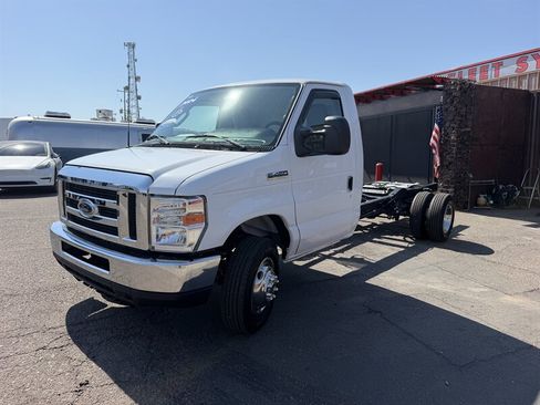 Used 2024 Ford E-450 and Econoline 450 Super Duty RWD image 5