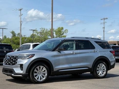 Used 2025 Ford Explorer Platinum w/ LUX Leather Package AWD/4WD image 38