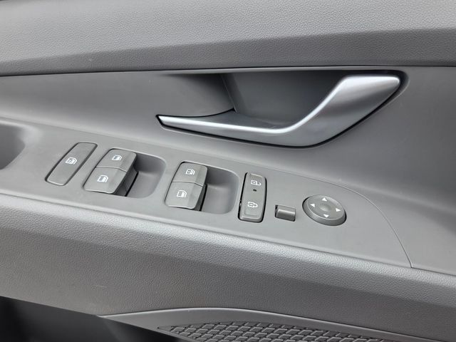 Used 2024 Hyundai Elantra SEL FWD image 32