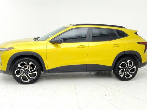 Certified 2024 Chevrolet Trax RS w/ Sunroof Package image 2