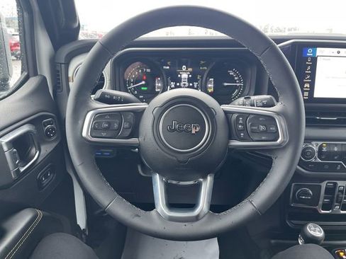Used 2025 Jeep Wrangler Unlimited Sahara AWD/4WD image 11
