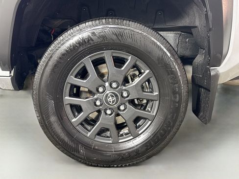 Certified 2025 Toyota 4Runner SR5 image 27