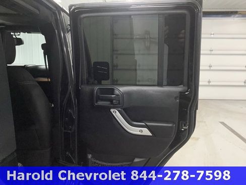 Used 2016 Jeep Wrangler Unlimited Sahara w/ Dual Top Group image 8