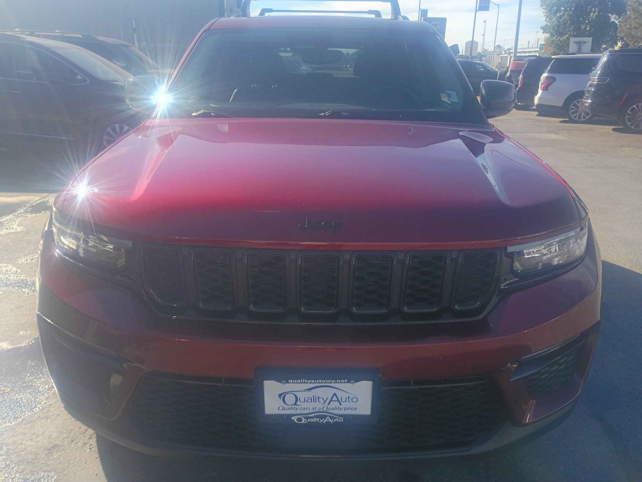 Used 2023 Jeep Grand Cherokee Limited w/ Black Appearance Package AWD/4WD image 3