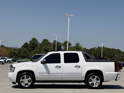 Used 2011 Chevrolet Avalanche LTZ AWD/4WD image 3