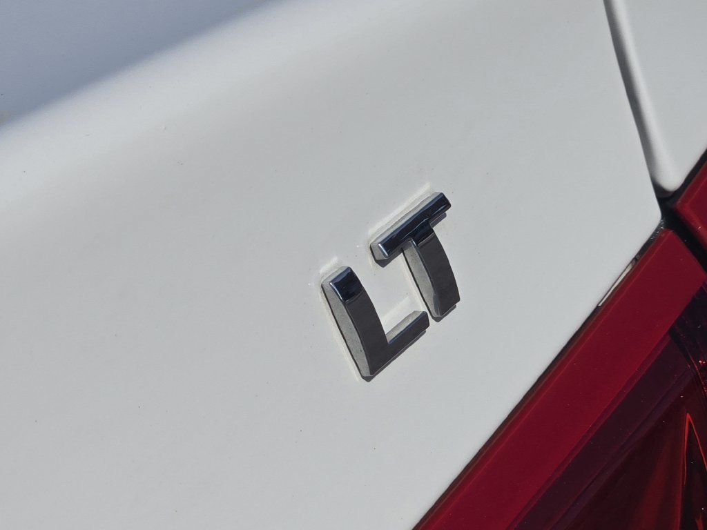 Used 2024 Chevrolet Malibu LT FWD image 11