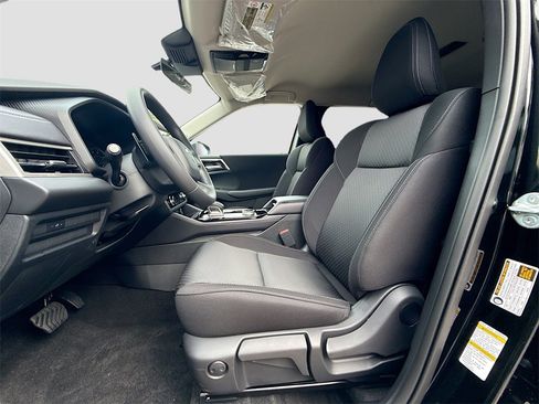 New 2025 Mitsubishi Outlander ES image 21