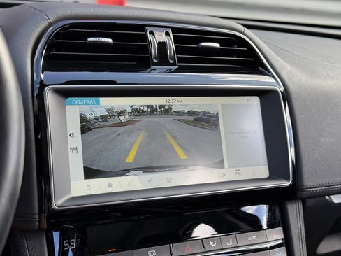 Used 2020 Jaguar F-PACE Prestige image 19