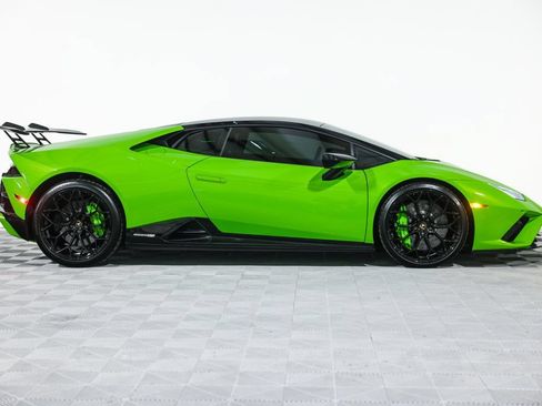 Used 2021 Lamborghini Huracan EVO RWD image 2