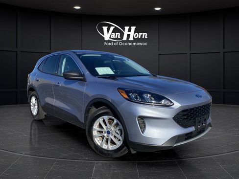 Used 2022 Ford Escape SE w/ Cold Weather Package FWD image 2