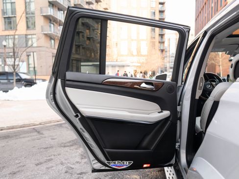 Used 2017 Mercedes-Benz GLS 550 4MATIC image 49