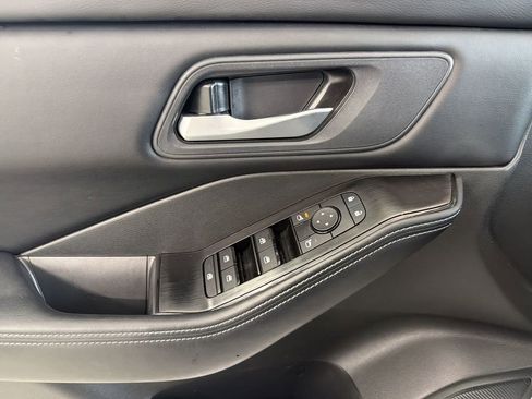 Certified 2025 Nissan Rogue SV image 23