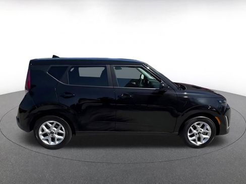 Used 2025 Kia Soul LX w/ LX Technology Package FWD image 16