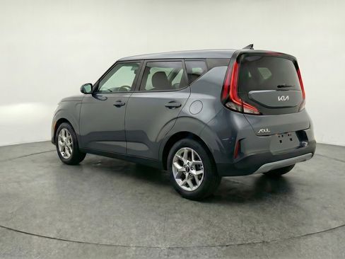 Used 2025 Kia Soul LX w/ LX Technology Package FWD image 6