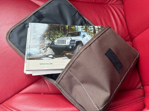 Used 2017 Jeep Wrangler Unlimited Rubicon AWD/4WD image 25