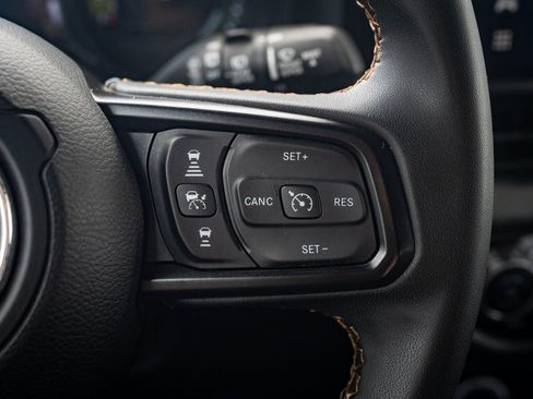 Used 2024 Jeep Wrangler Unlimited image 27