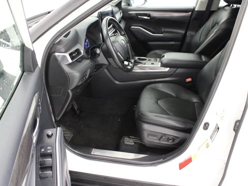 Used 2020 Toyota Highlander Platinum AWD/4WD image 14