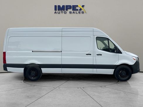Used 2025 Mercedes-Benz Sprinter 2500 image 6