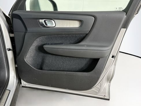 Used 2025 Volvo XC40 B5 Plus image 33