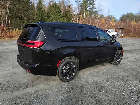 New 2026 Chrysler Pacifica Limited w/ S Appearance Package image 8
