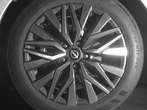 Used 2025 Nissan Altima 2.5 SV FWD image 12