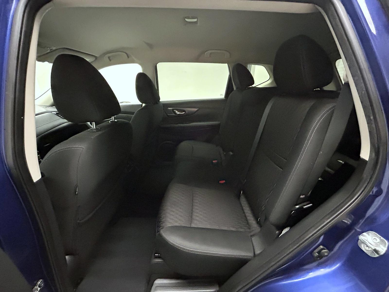 Used 2017 Nissan Rogue SV w/ SV Premium Package AWD/4WD image 19