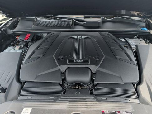 Used 2022 Bentley Bentayga AWD/4WD image 18