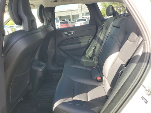 Used 2018 Volvo XC60 T6 Momentum w/ Advanced Package image 10