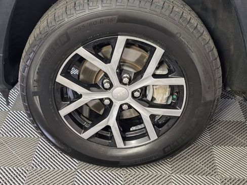 Used 2024 Jeep Grand Cherokee Limited image 8