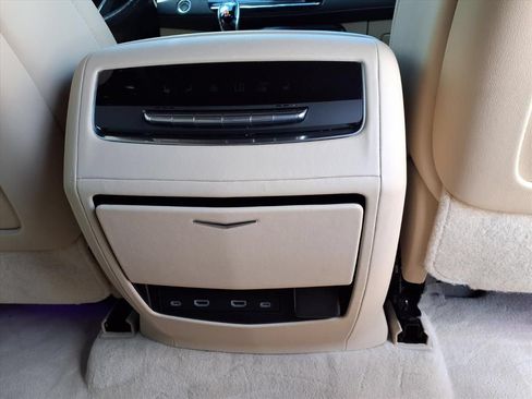 Used 2024 Cadillac Escalade Premium Luxury AWD/4WD image 16