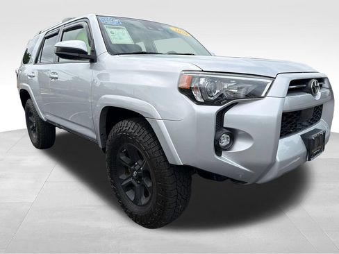 Used 2020 Toyota 4Runner SR5 AWD/4WD image 8