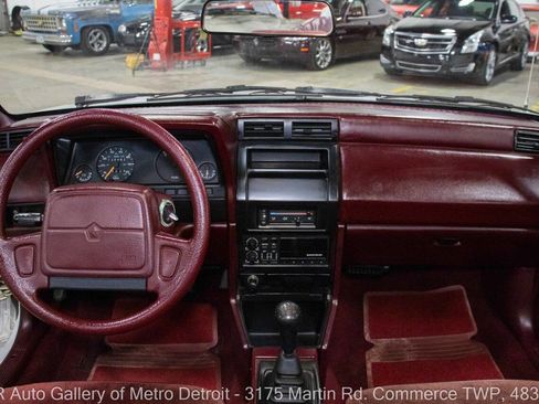 Used 1991 Dodge Shadow Convertible image 17