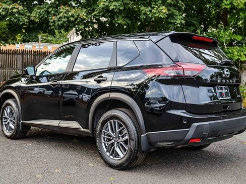 Certified 2025 Nissan Rogue S image 4