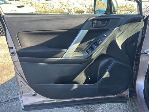 Used 2014 Subaru Forester 2.5i image 14