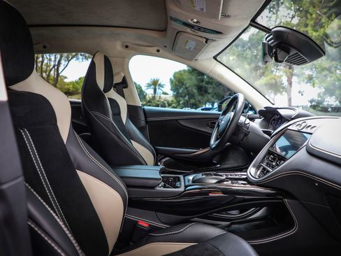 Used 2022 Aston Martin DBX AWD/4WD image 16