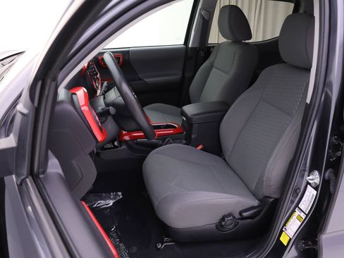 Certified 2022 Toyota Tacoma SR image 4