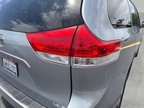 Used 2011 Toyota Sienna LE w/ Towing Pkg FWD image 25