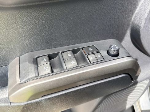 Used 2020 Toyota Tacoma SR5 RWD image 24