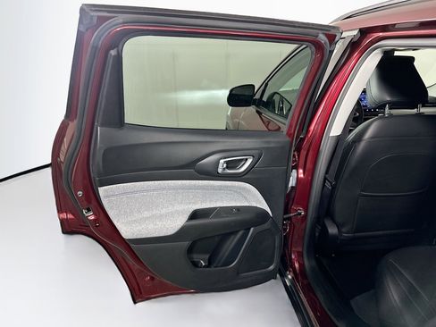 Used 2022 Jeep Compass Latitude image 25