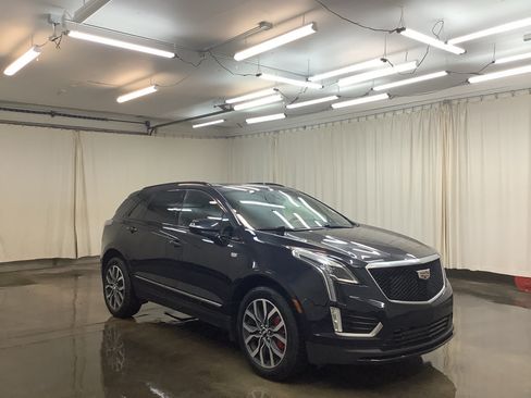 Used 2022 Cadillac XT5 Sportv w/ Platinum Package AWD/4WD image 3