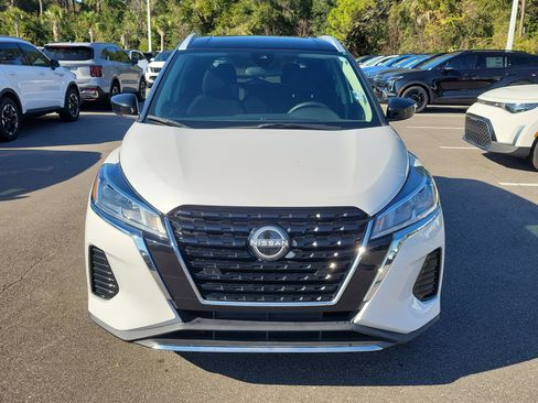 Used 2023 Nissan Kicks SV image 2