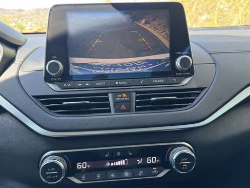 Used 2019 Nissan Altima 2.5 SV image 18