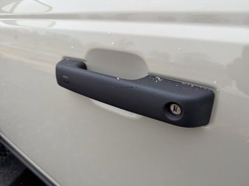 Used 2025 Ford Bronco Badlands image 21